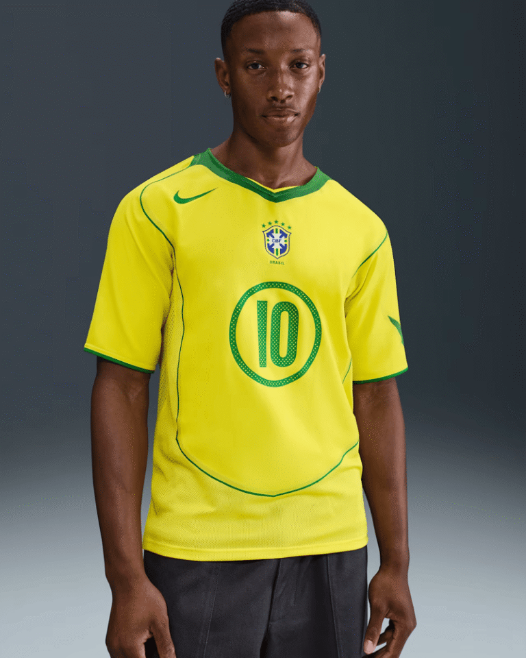Brazil 2004 T90 Remake Shirt - Ronaldinho #10 - Fan Version